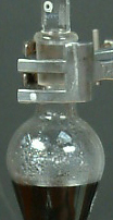 Pear-shaped flask correctly clamped