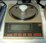 A top pan balance