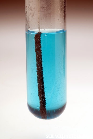 9-Oxidation_and_Reduction_Photos/intro 6 so4 C0017539-Aluminum_Displacing_Copper-SPL.jpg