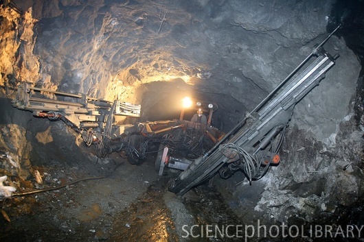 9-Oxidation_and_Reduction_Photos/iron 6 T850193-Metal_ore_mine-SPL.jpg