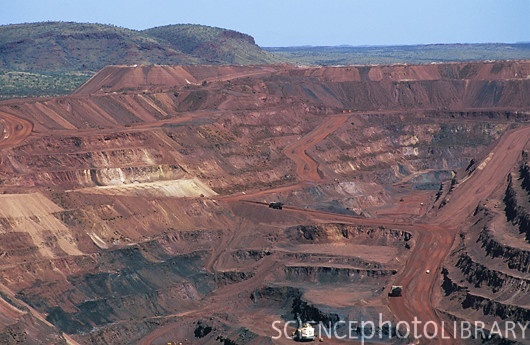 9-Oxidation_and_Reduction_Photos/iron 7 T850129-Iron_mine-SPL.jpg