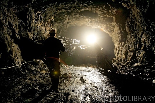 9-Oxidation_and_Reduction_Photos/iron 8 T850194-Metal_ore_mine-SPL.jpg