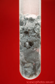 9-Oxidation_and_Reduction_Photos/reactivity 6a C0027923-Aluminium_in_Hydrochloric_Acid-SPL.jpg